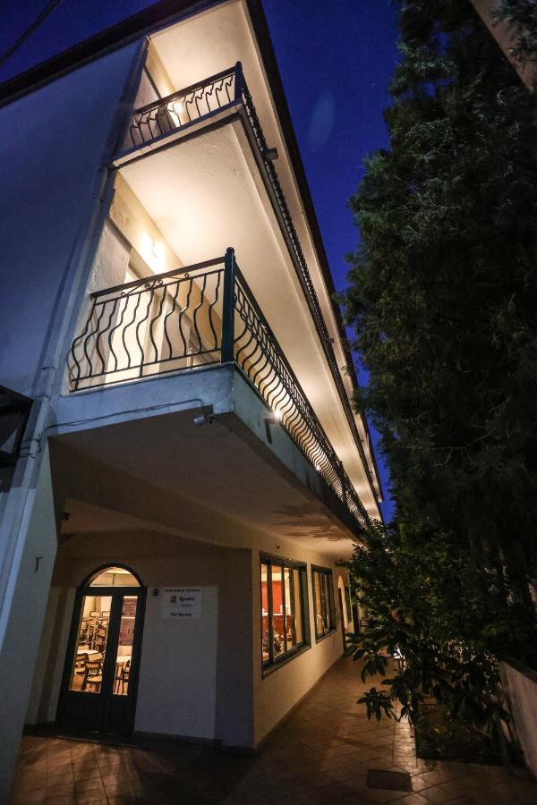 Spanos Apartments Anna'S Lodge Polychrono Esterno foto