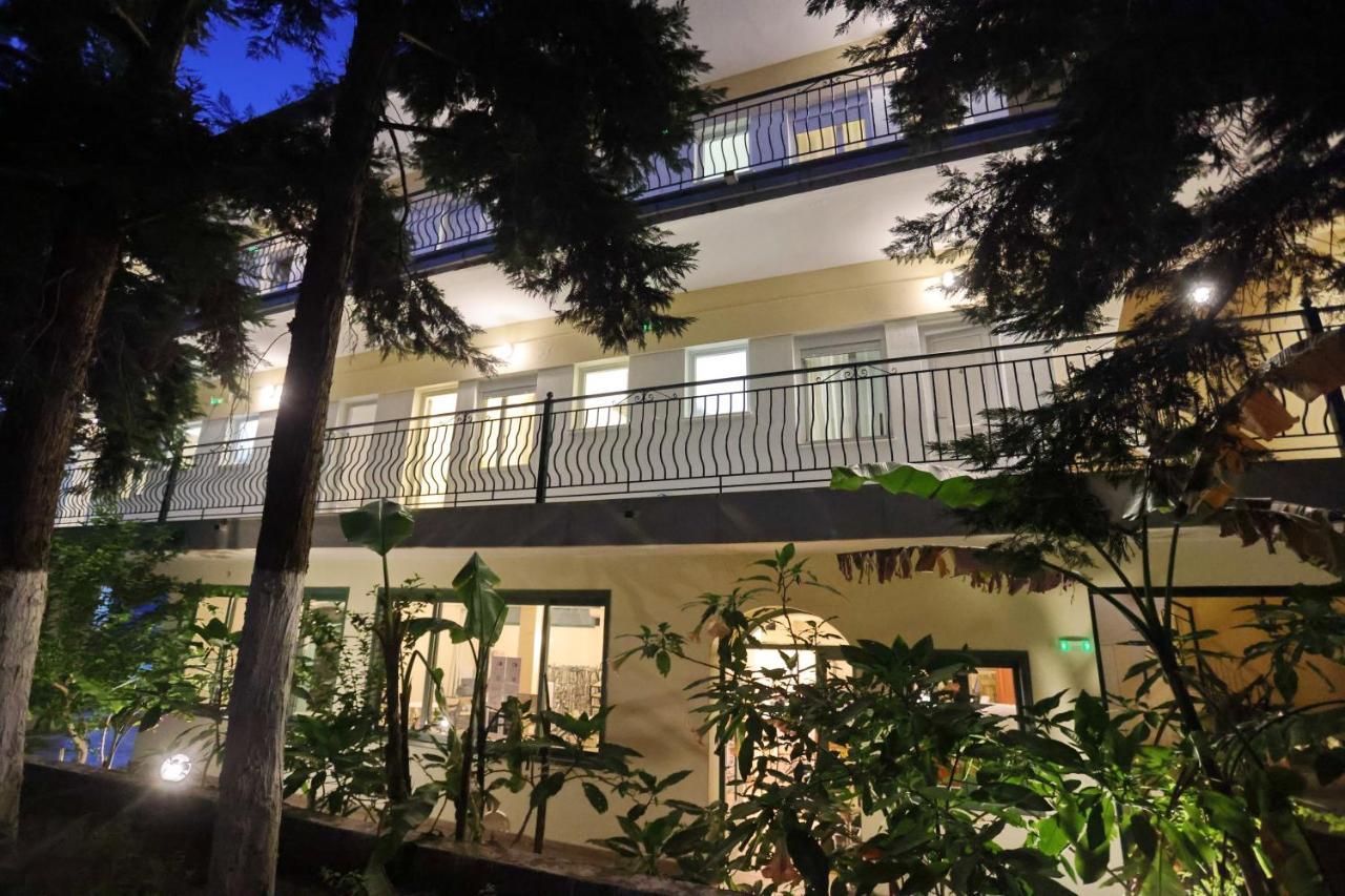Spanos Apartments Anna'S Lodge Polychrono Esterno foto
